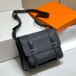Replica Hermes H074774CK37 Steve light messenger bag Black