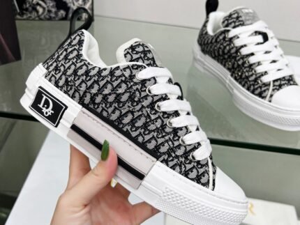 Dior Big tongue skate sneakers Women size: 35-41 men size: 39-45 note shoes size when you fill shipping address
