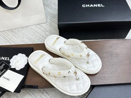Chanel-s new summer bread slippers size: Size: 35-40 note shoes size when you fill shipping address