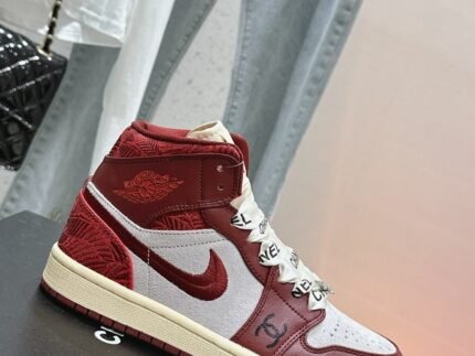 Chanel x AJ 1s sneakers top quality size: 35-39 (40.41 can be customized) note shoes size when you fill shipping address