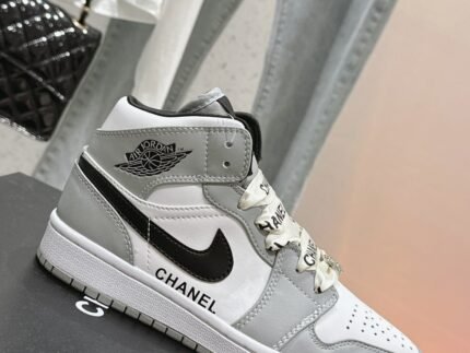 Chanel x AJ 1s sneakers top quality size: 35-39 (40.41 can be customized) note shoes size when you fill shipping address