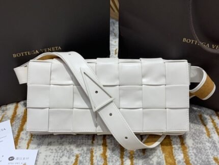Bottega Veneta Brick Cassette Bag For Women 11in/28cm In White